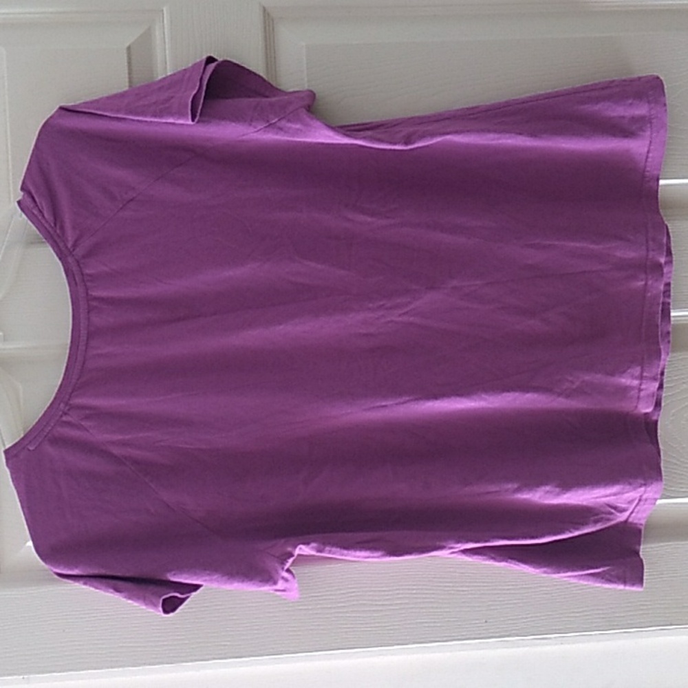 T-Shirt - Picture 4 of 4